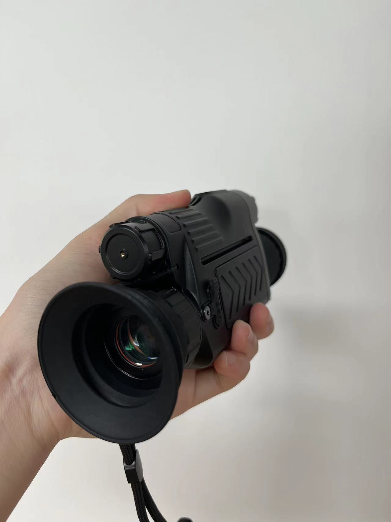 نطاقات الرؤية الليلية للتصوير  - مراجعة Thermal Scope Night Vision Monocular وسعره
